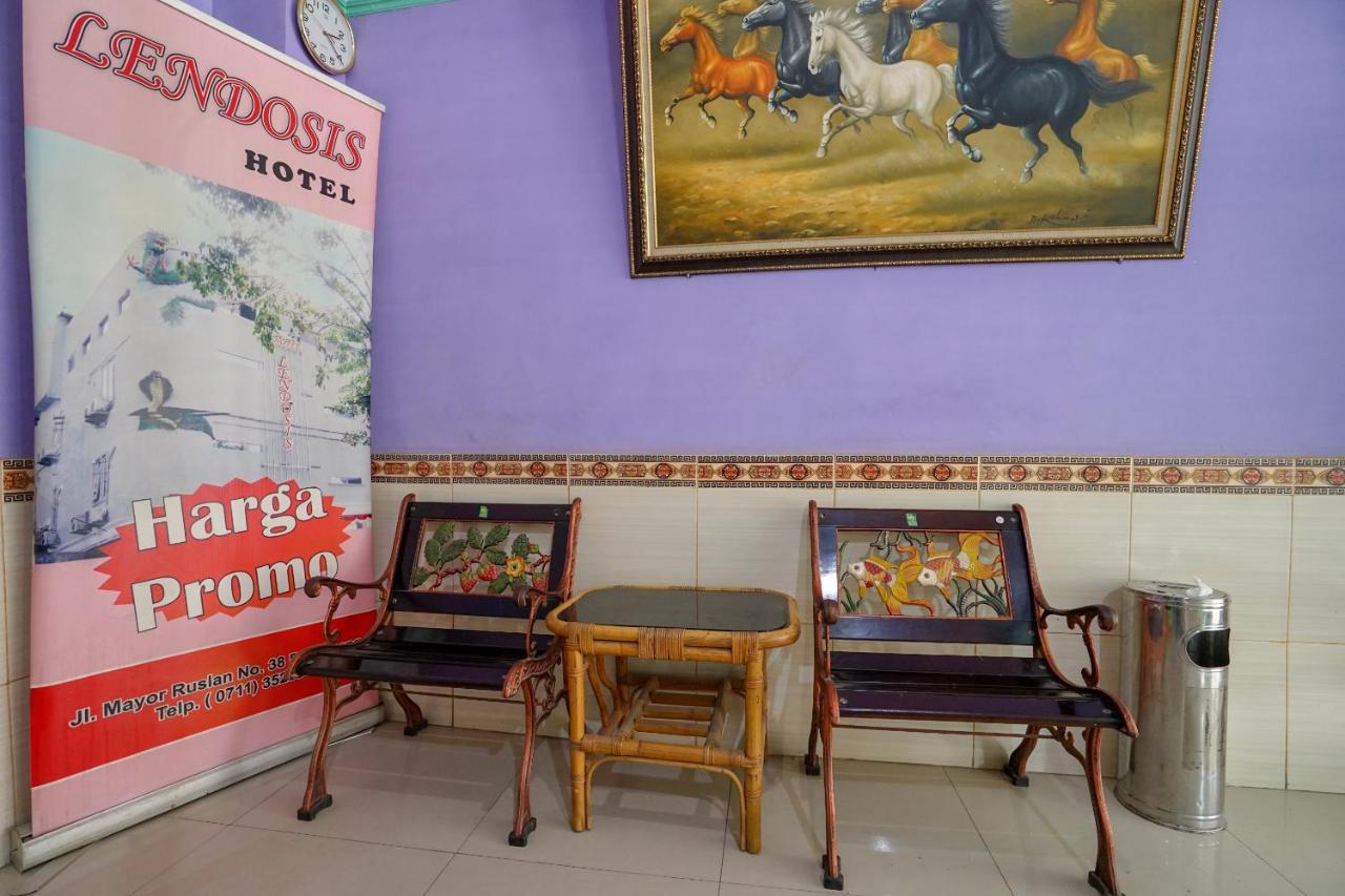 Oyo 1495 Hotel Lendosis Palembang Bagian luar foto